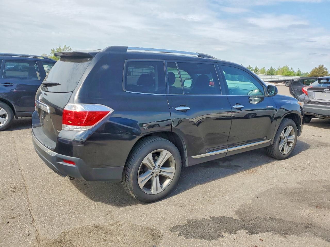2013 TOYOTA HIGHLANDER