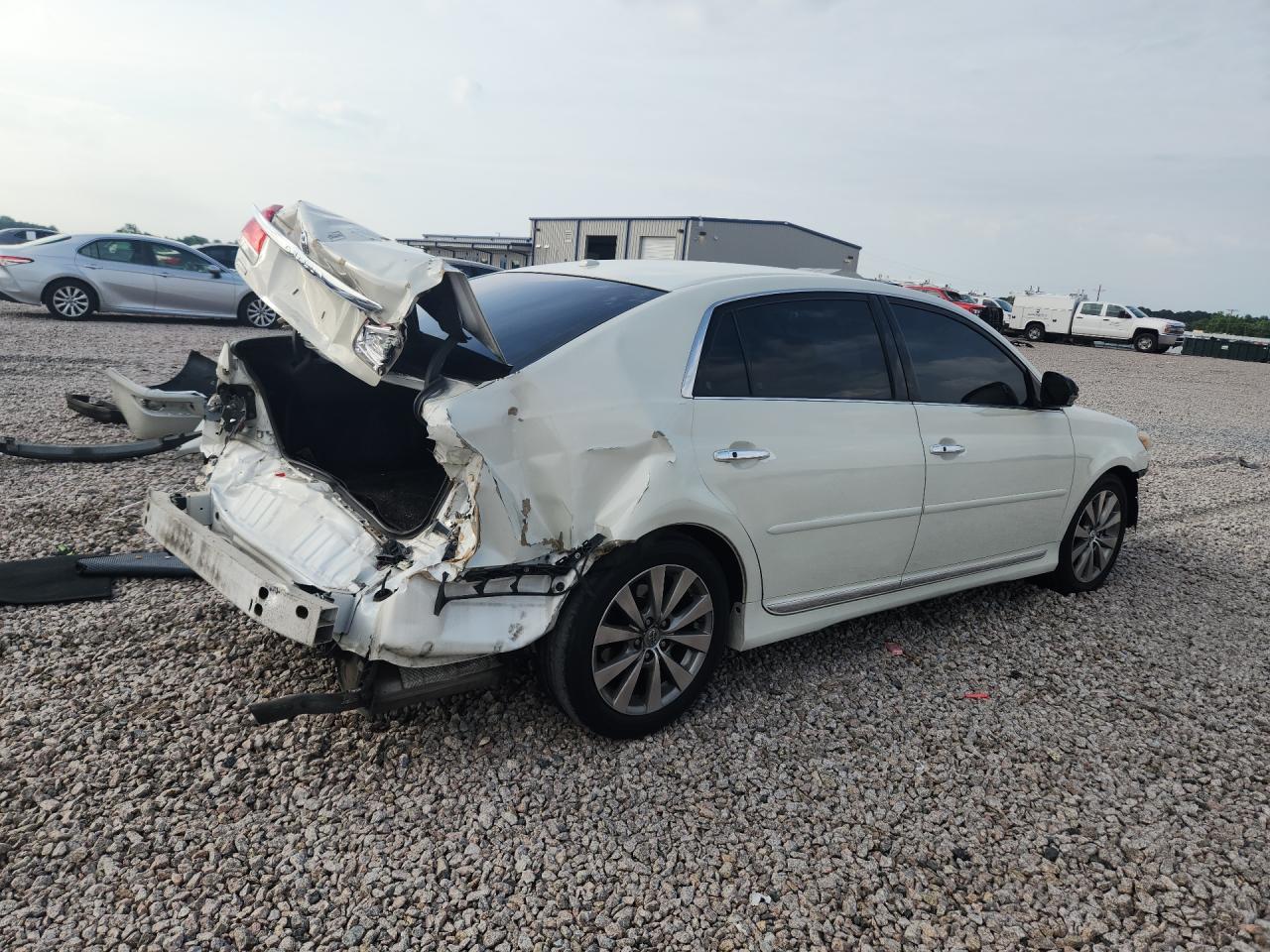 2011 TOYOTA Avalon