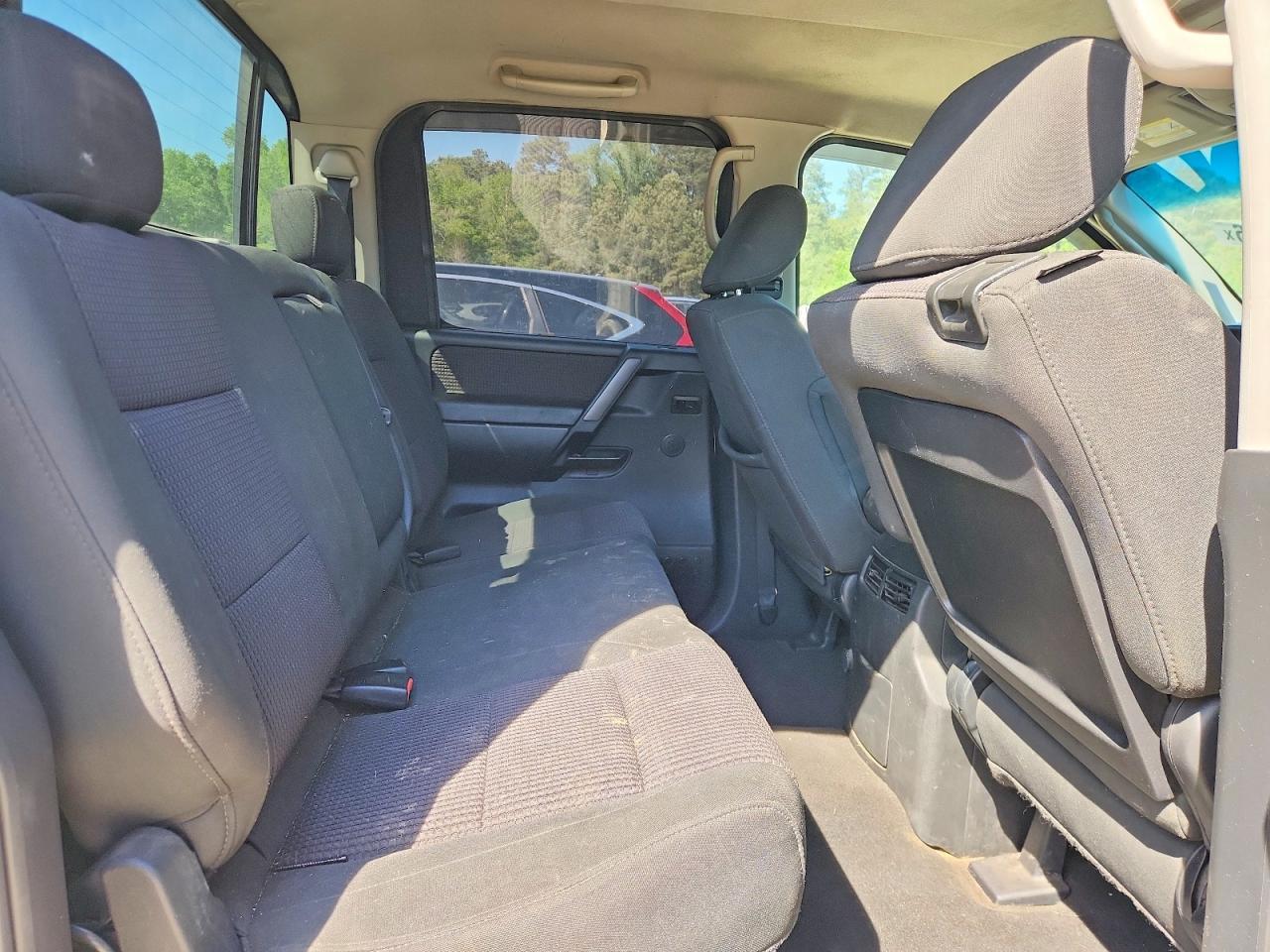 2011 NISSAN Titan