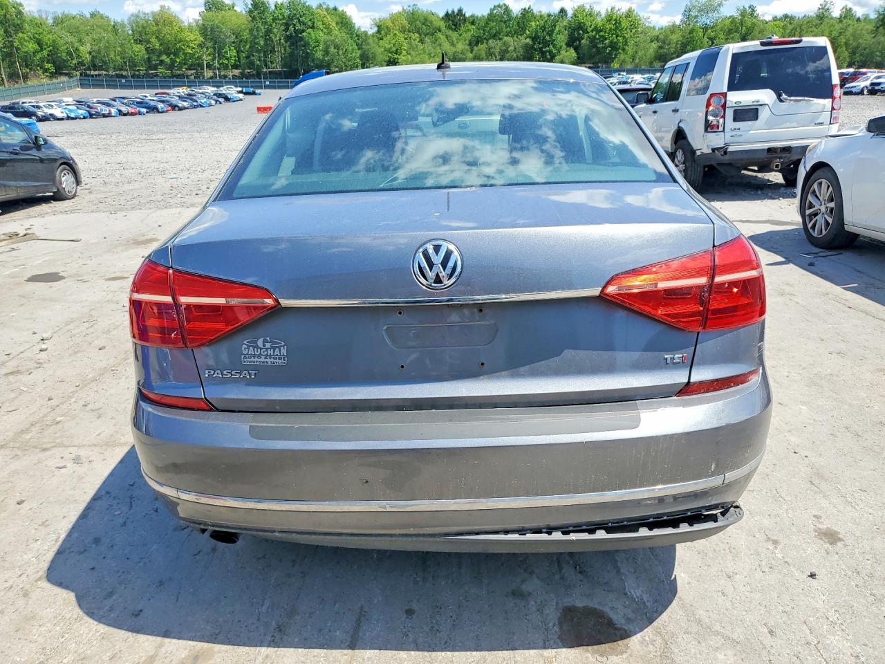 2016 VOLKSWAGEN Passat