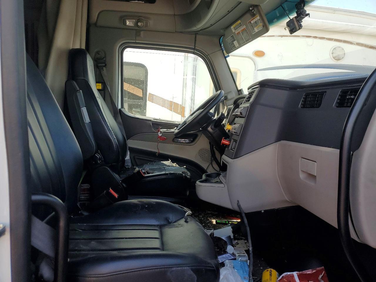 2023 PETERBILT 579