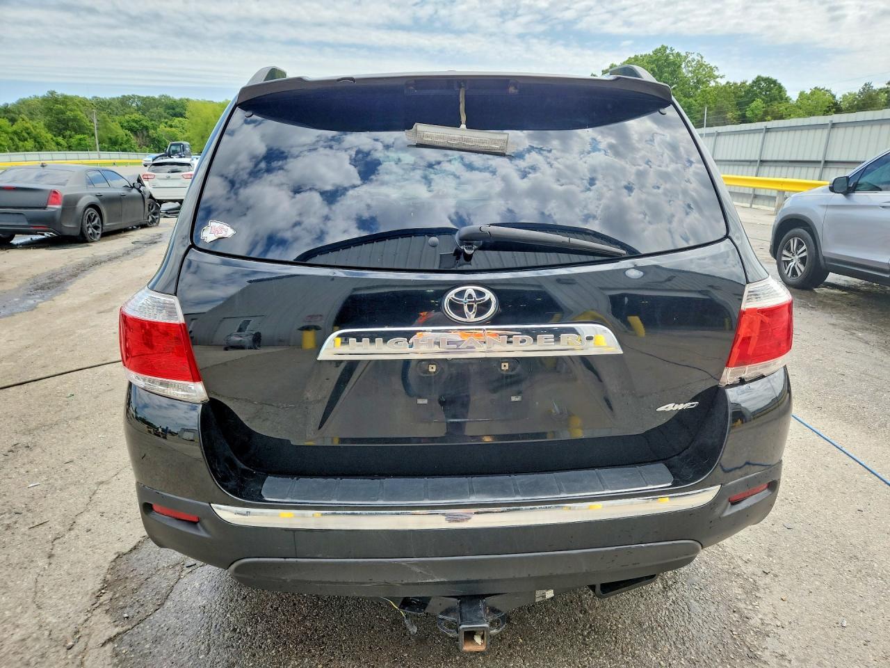 2011 TOYOTA HIGHLANDER