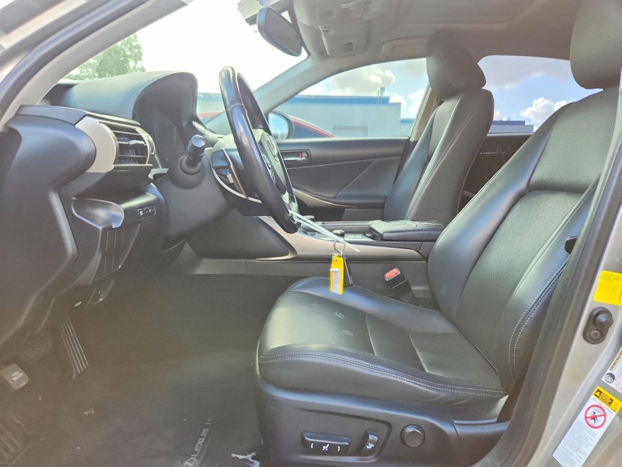 2016 LEXUS IS 200t