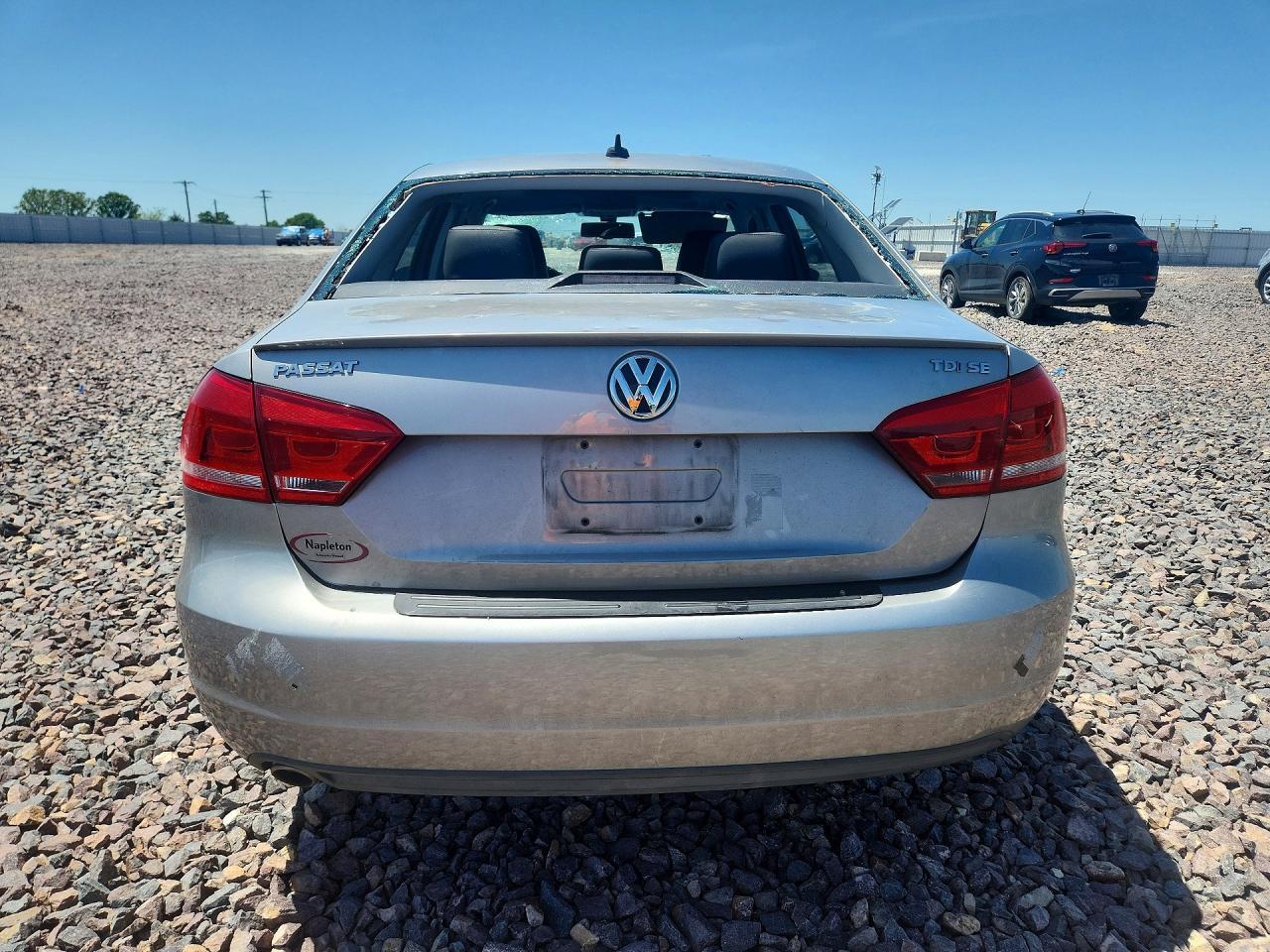 2012 VOLKSWAGEN Passat