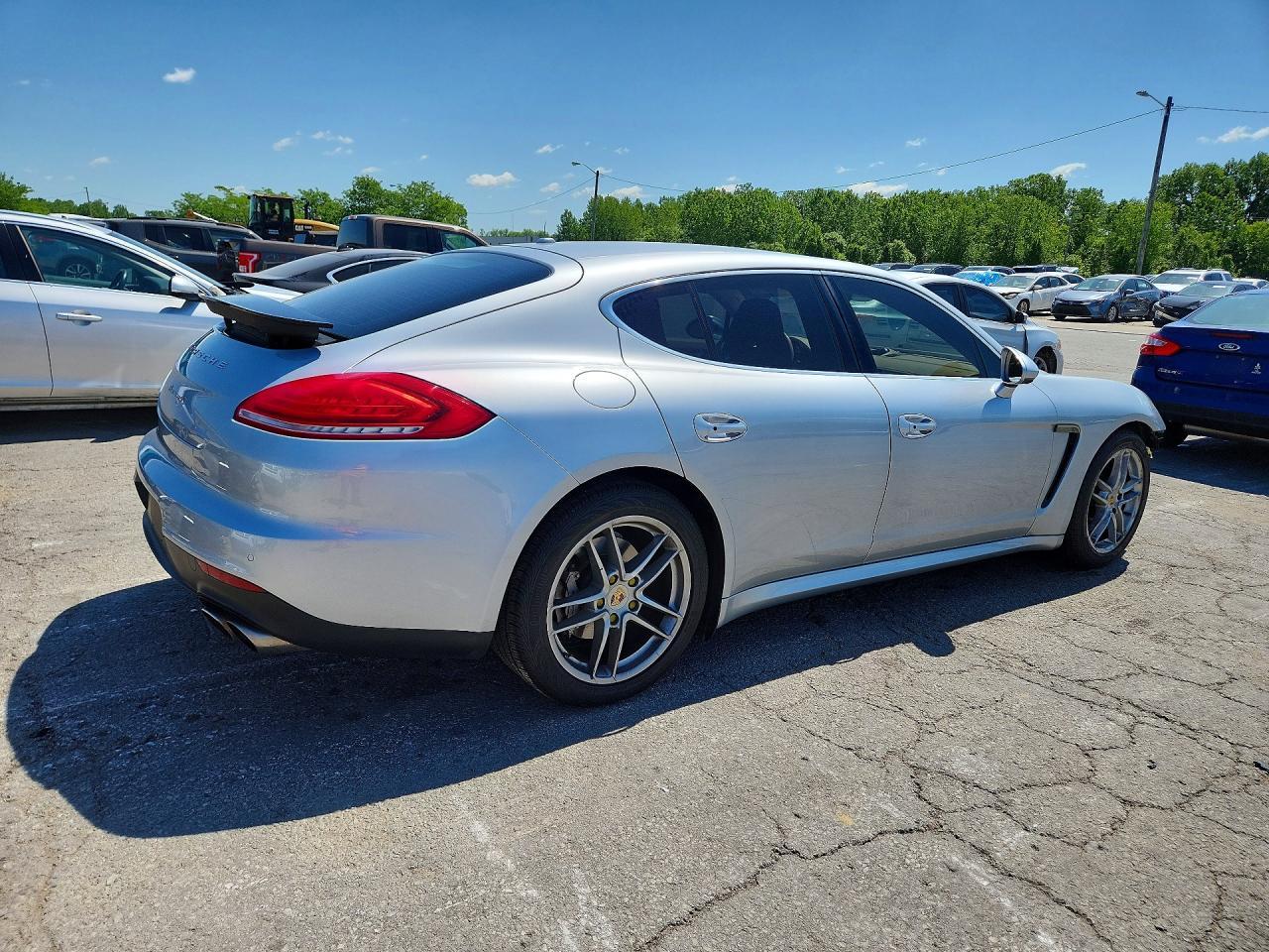 2015 PORSCHE Panamera