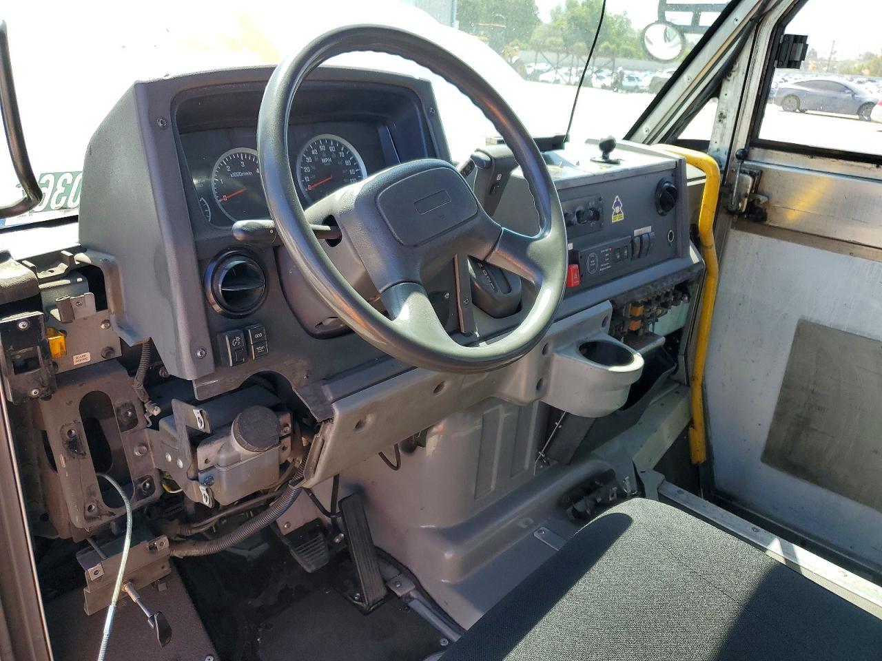 2015 ISUZU Reach