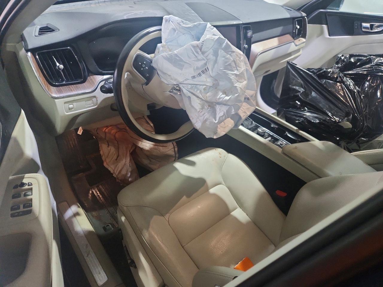 2021 VOLVO XC60