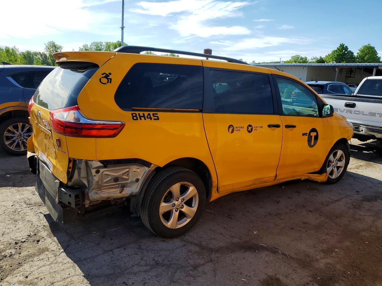 2016 TOYOTA SIENNA