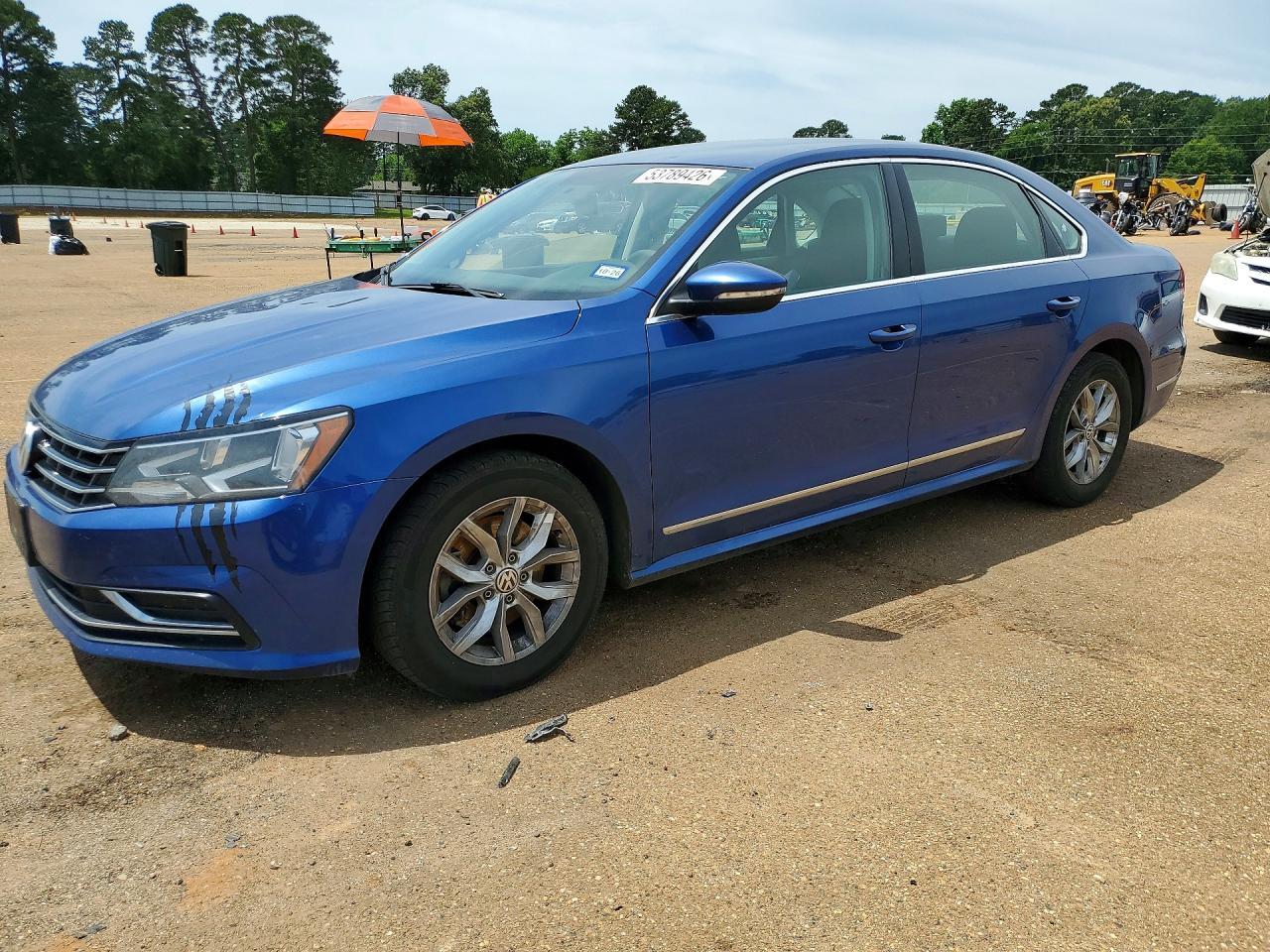 2017 VOLKSWAGEN Passat