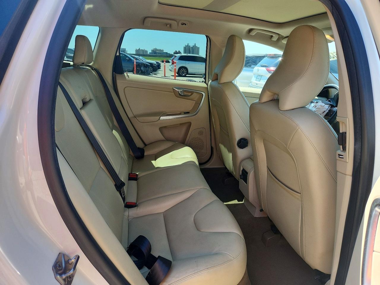 2015 VOLVO XC60