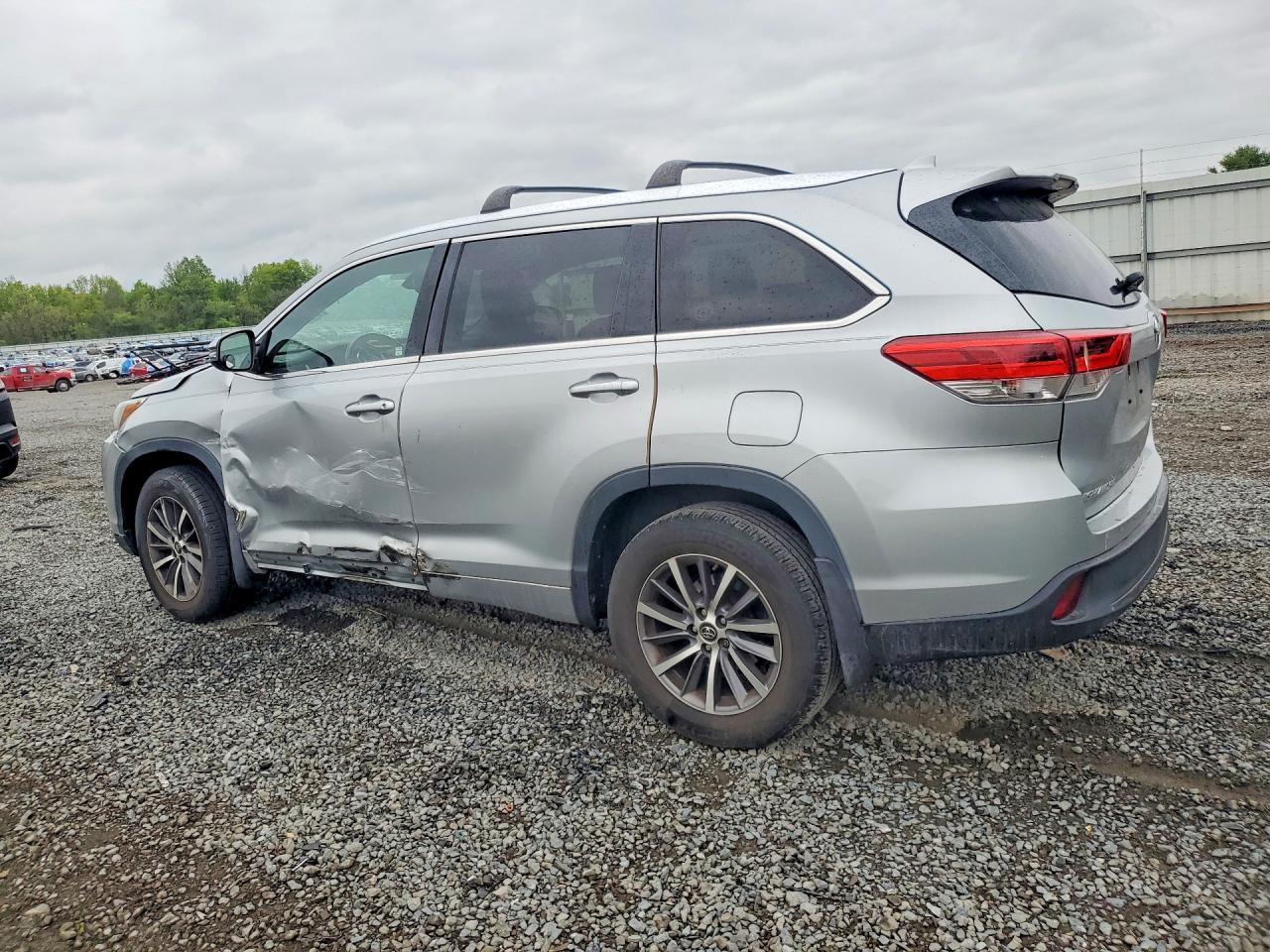 2017 TOYOTA HIGHLANDER