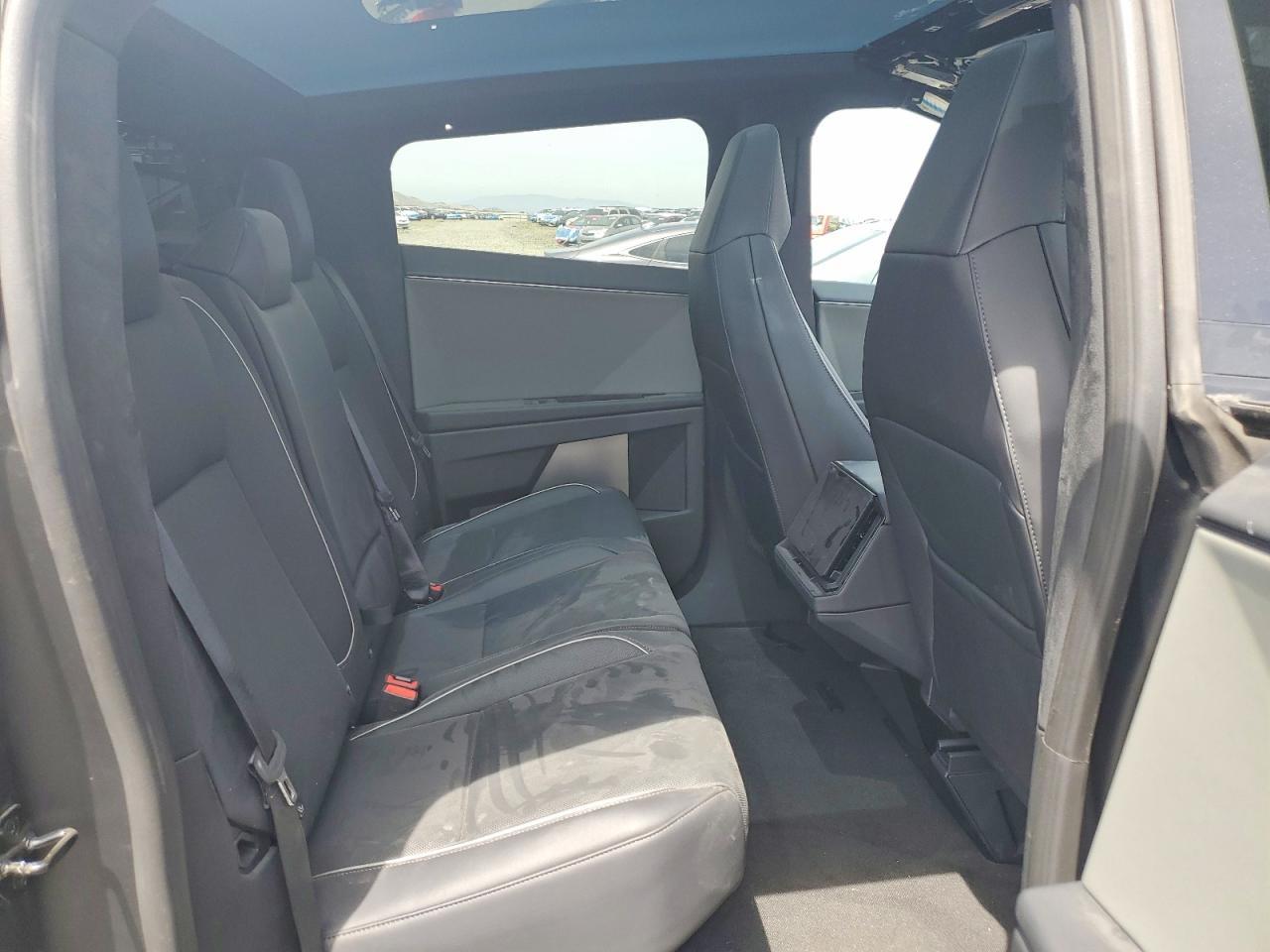2024 TESLA Cybertruck
