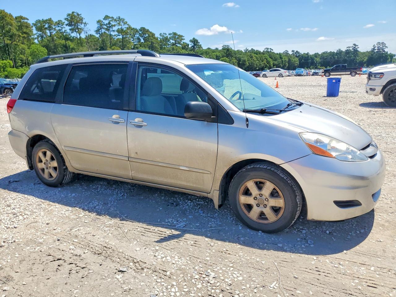 2010 TOYOTA SIENNA