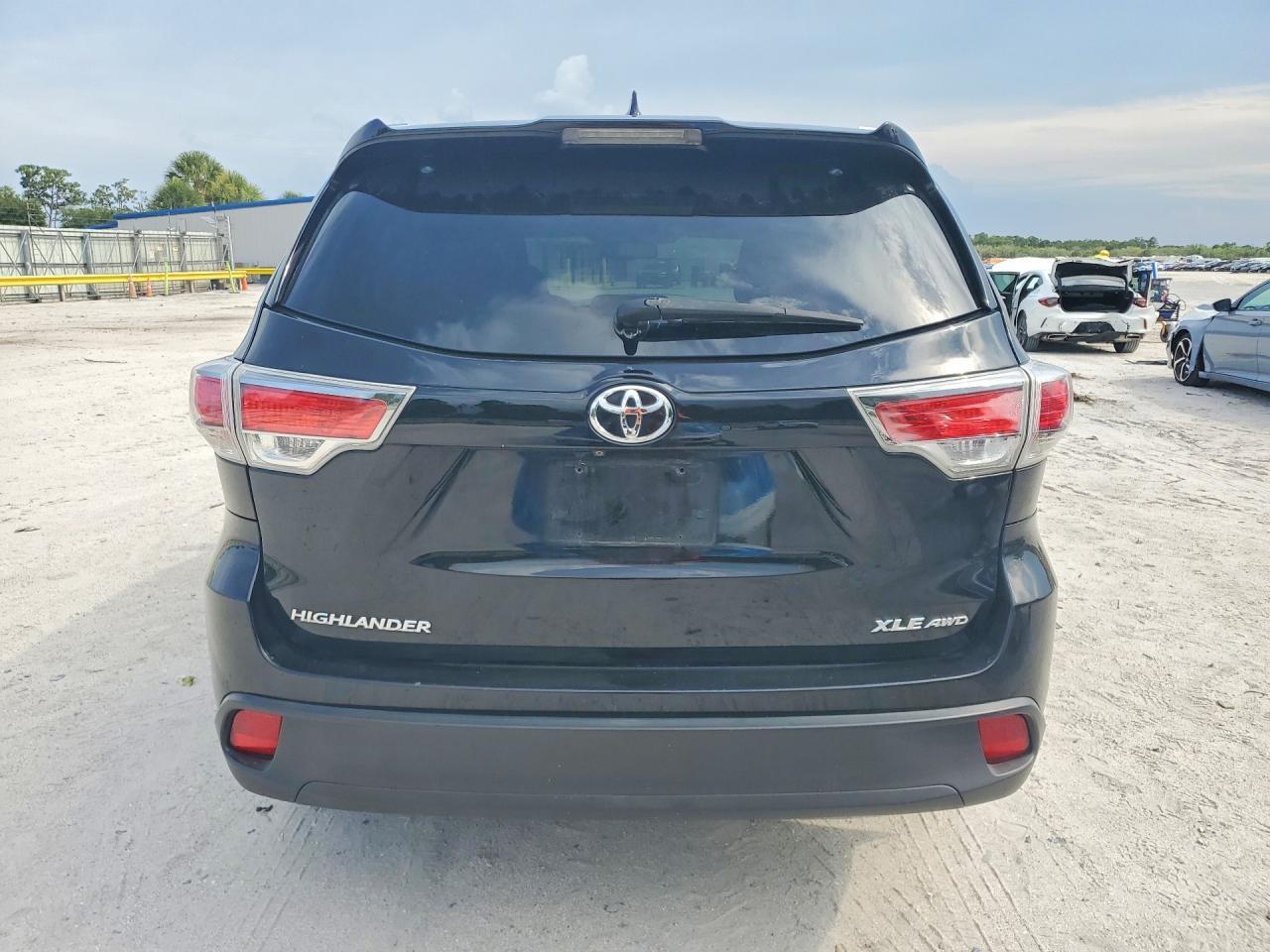 2015 TOYOTA HIGHLANDER