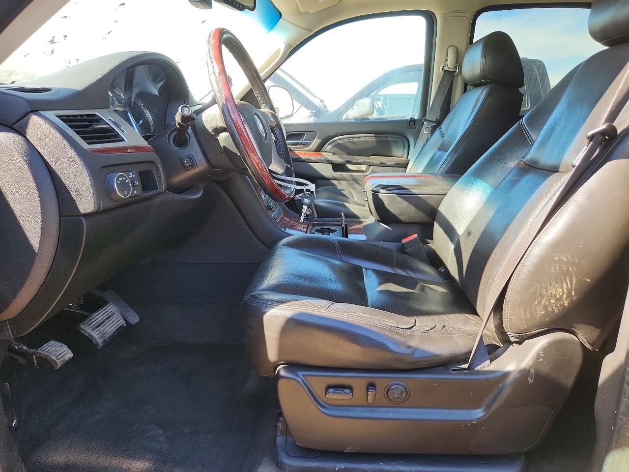 2010 CADILLAC ESCALADE