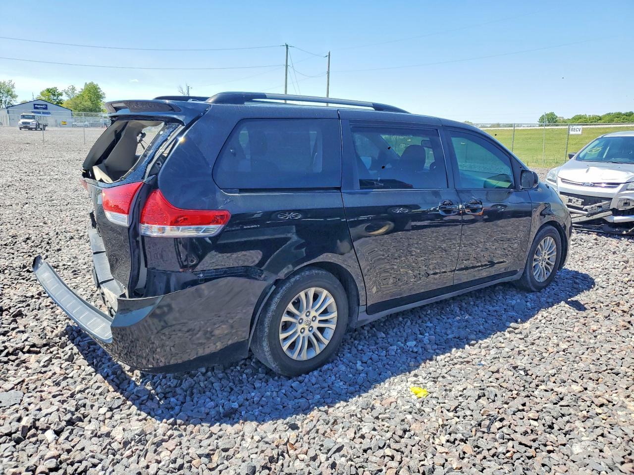 2013 TOYOTA SIENNA