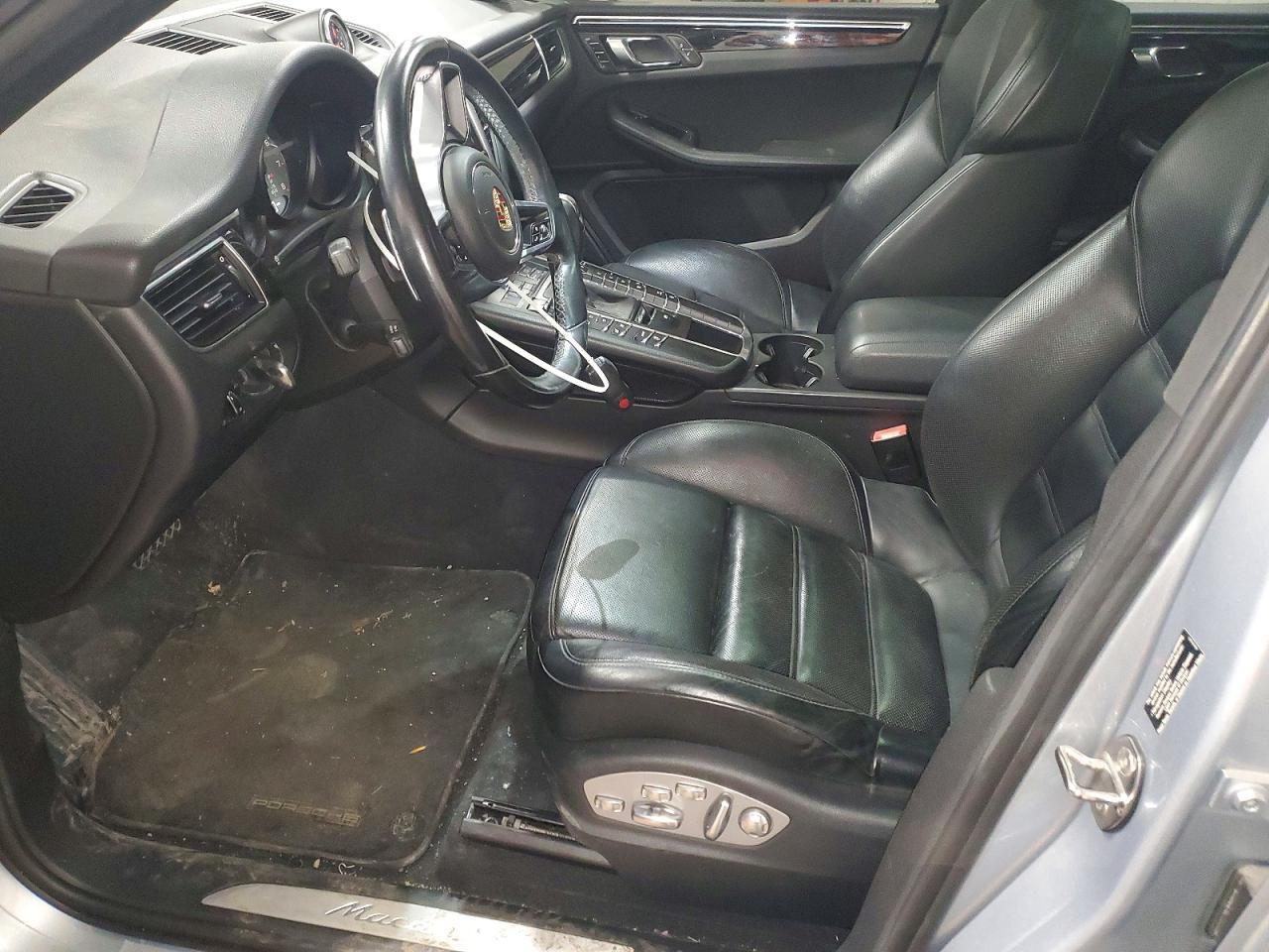 2015 PORSCHE Macan