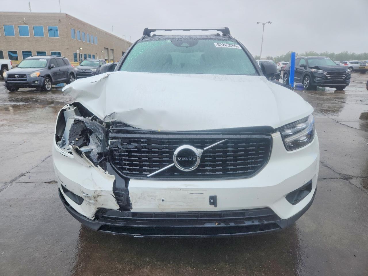 2019 VOLVO XC40