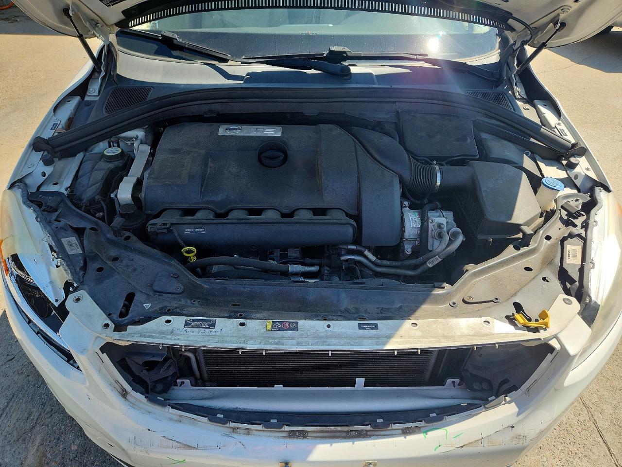 2015 VOLVO XC60