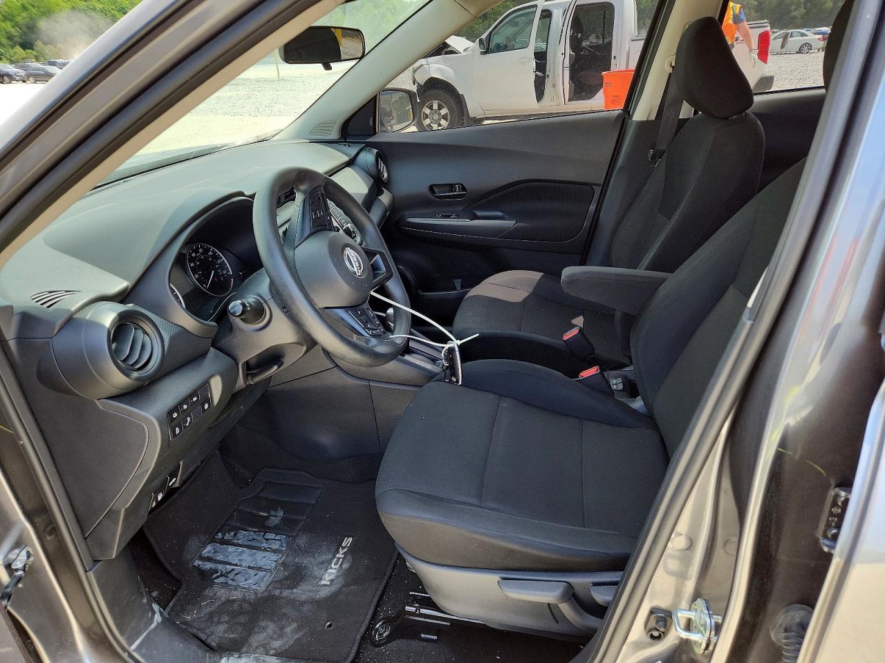 2024 NISSAN KICKS