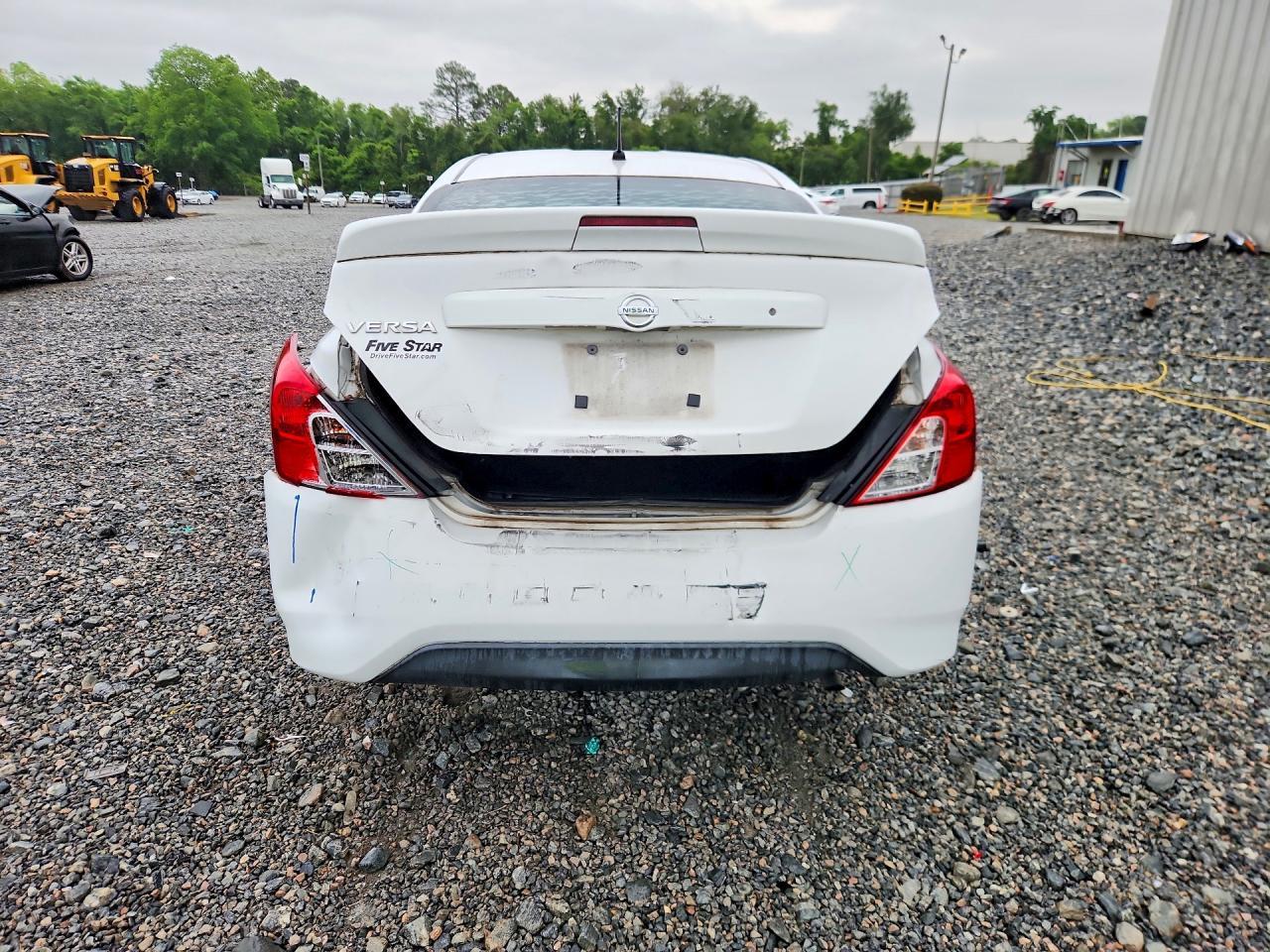 2018 NISSAN VERSA