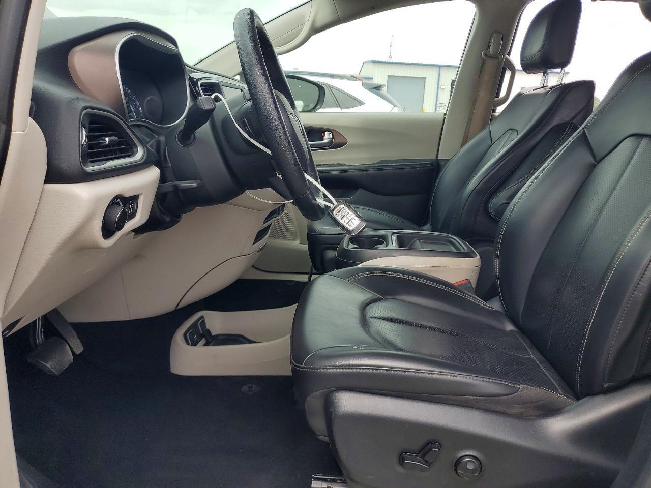 2020 CHRYSLER Voyager