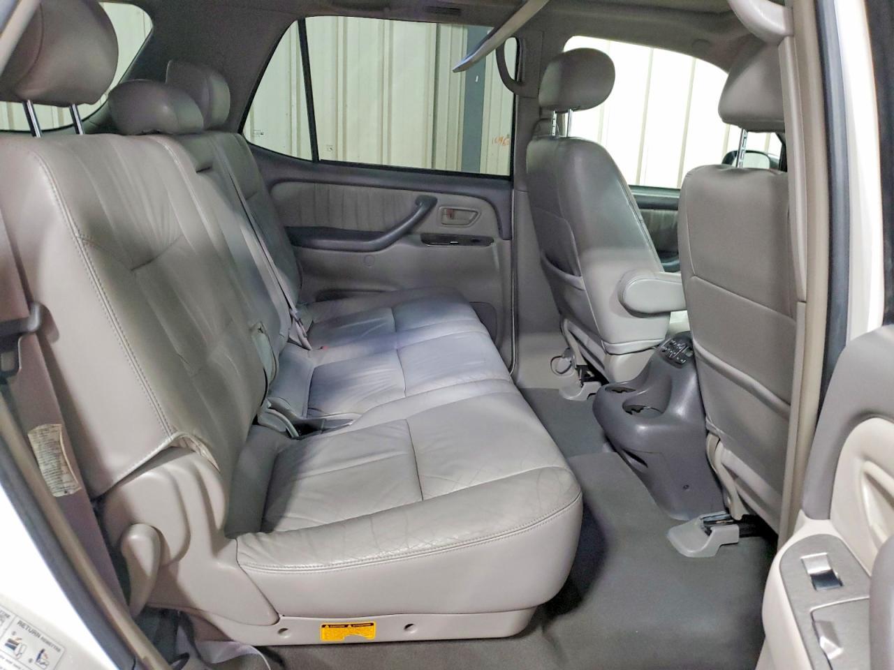 2004 TOYOTA Sequoia