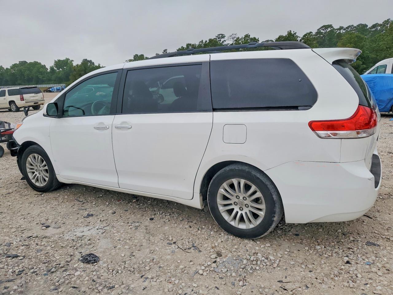 2012 TOYOTA SIENNA