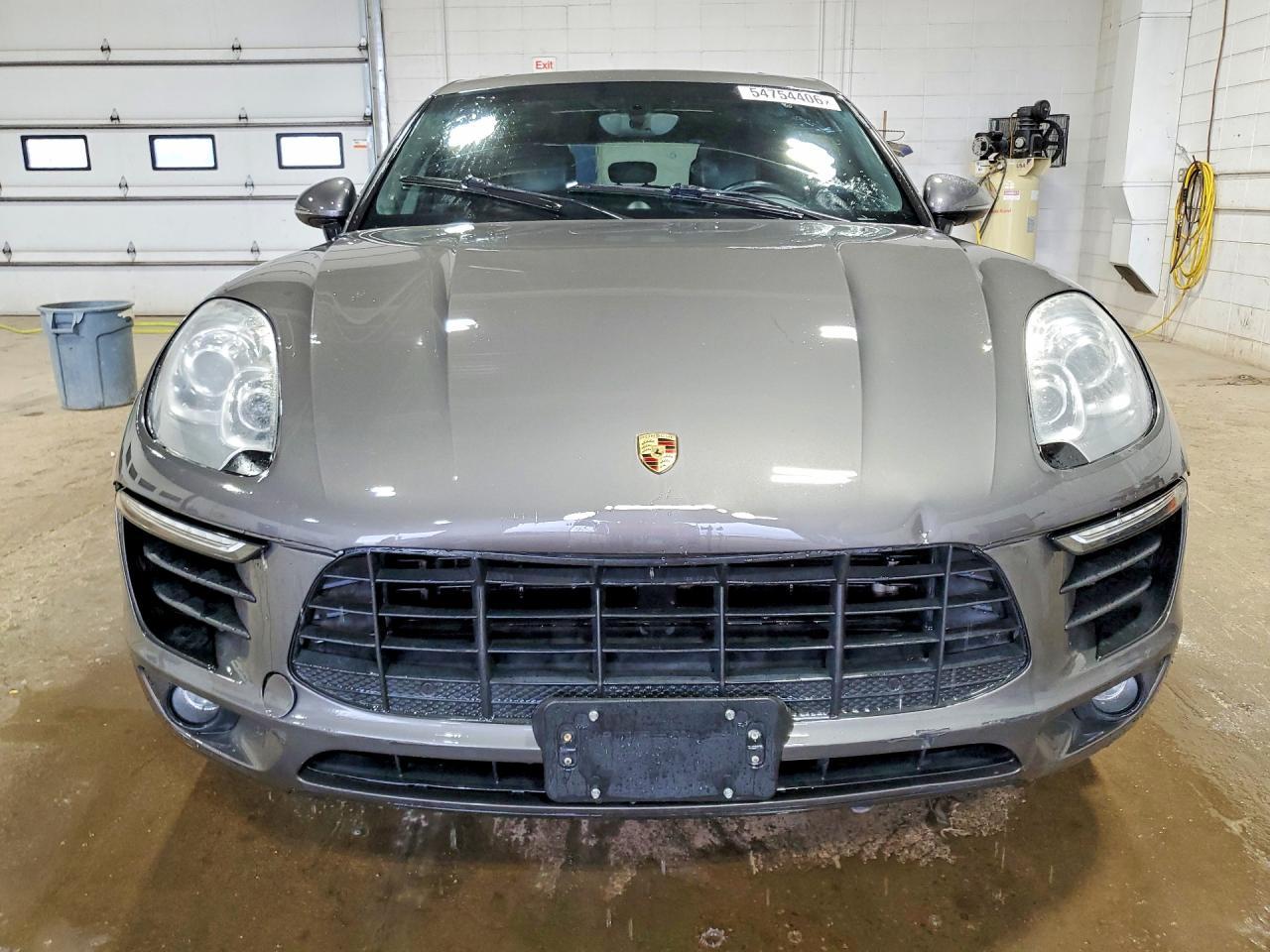 2016 PORSCHE Macan