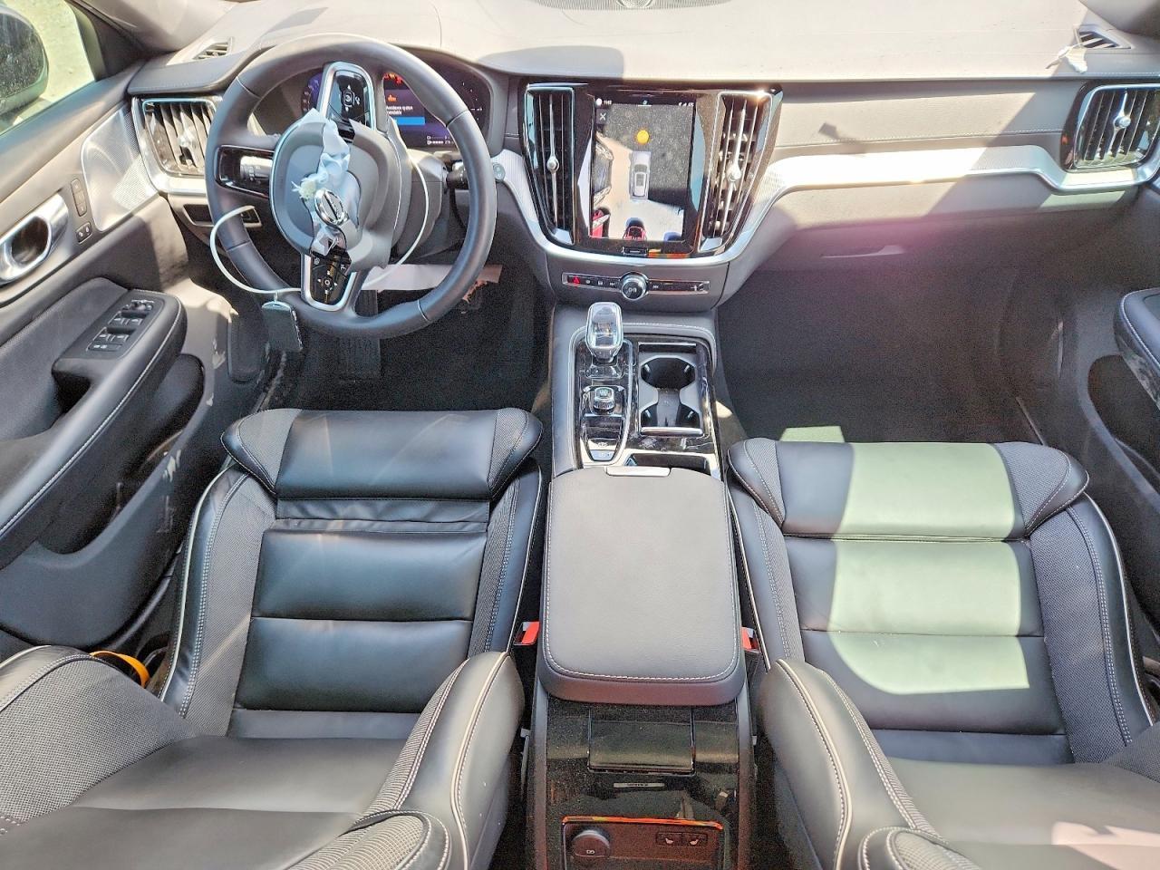 2025 VOLVO V60