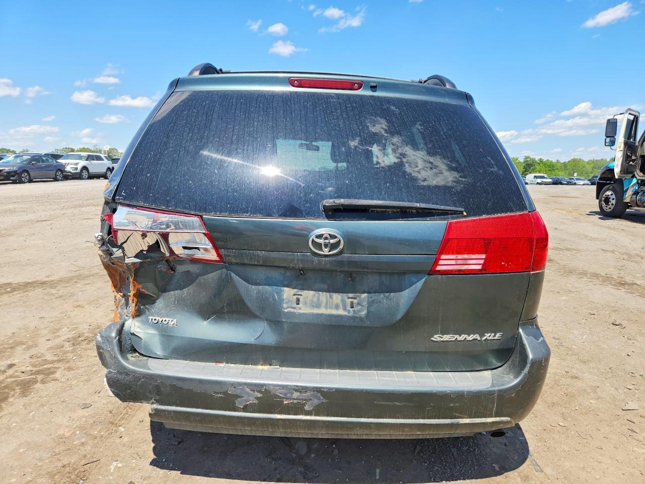 2004 TOYOTA SIENNA
