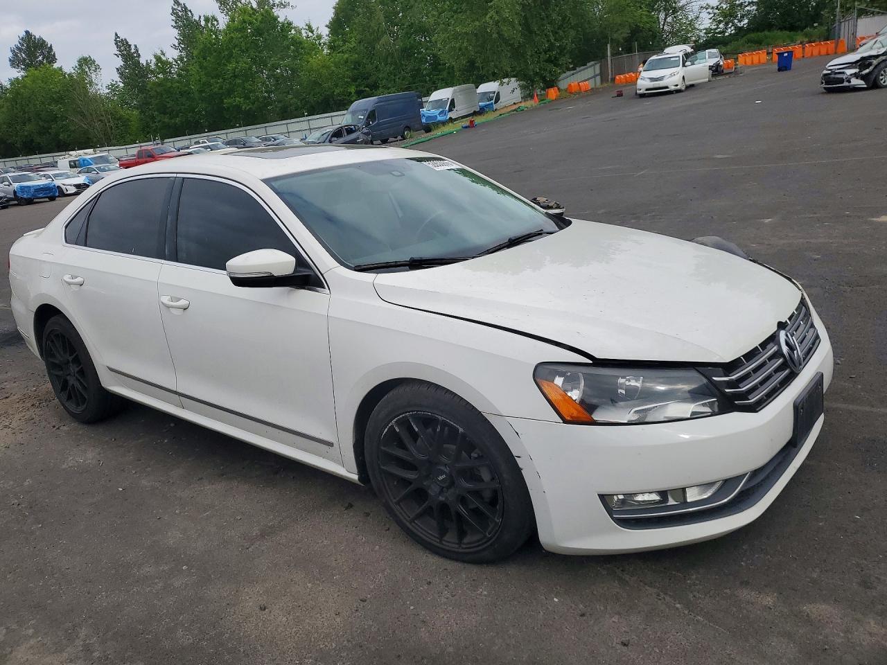 2014 VOLKSWAGEN Passat