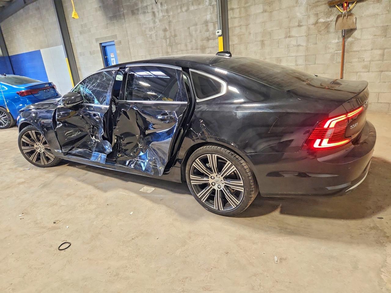 2023 VOLVO S90