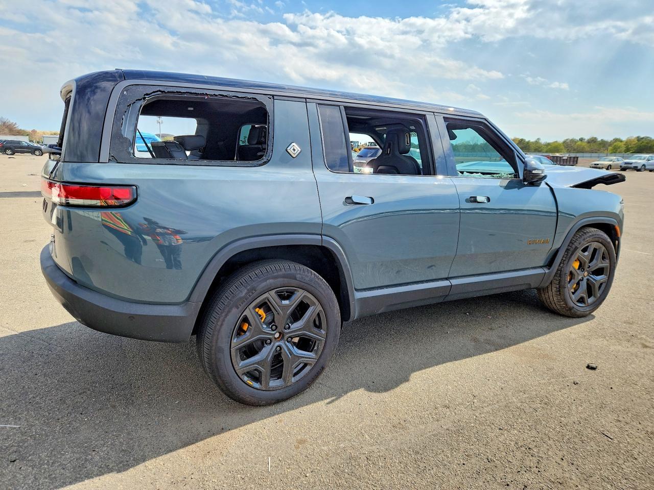 2025 RIVIAN R1s