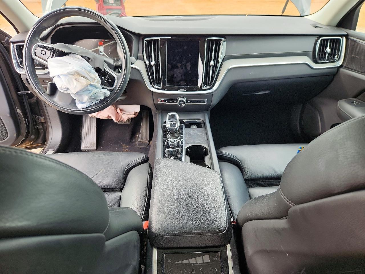 2022 VOLVO S60