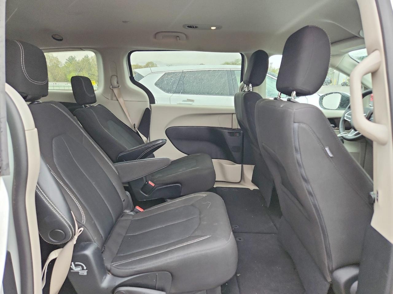 2023 CHRYSLER Voyager
