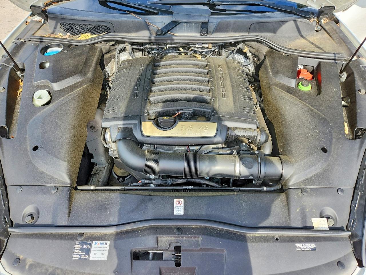 2016 PORSCHE CAYENNE