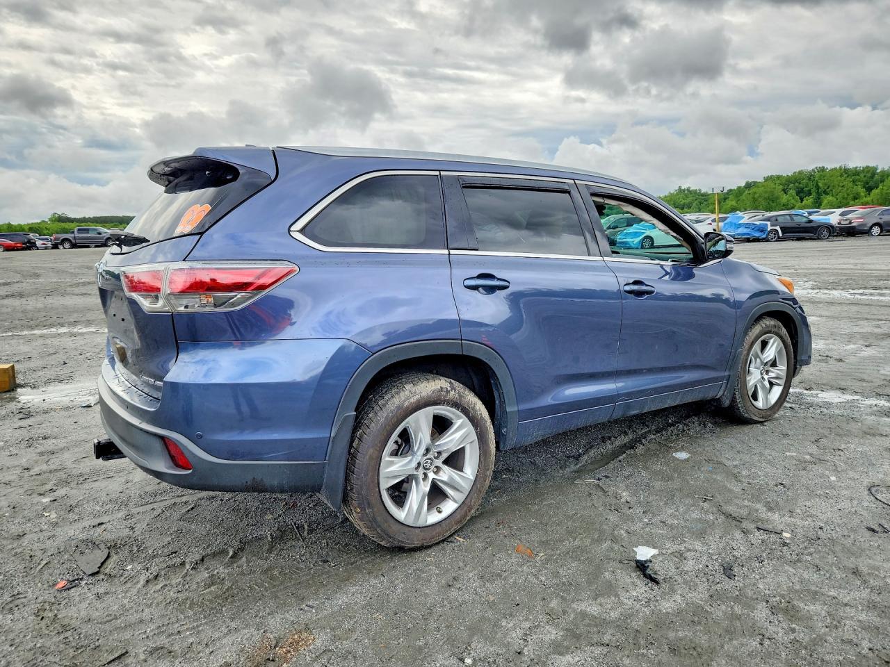 2016 TOYOTA HIGHLANDER