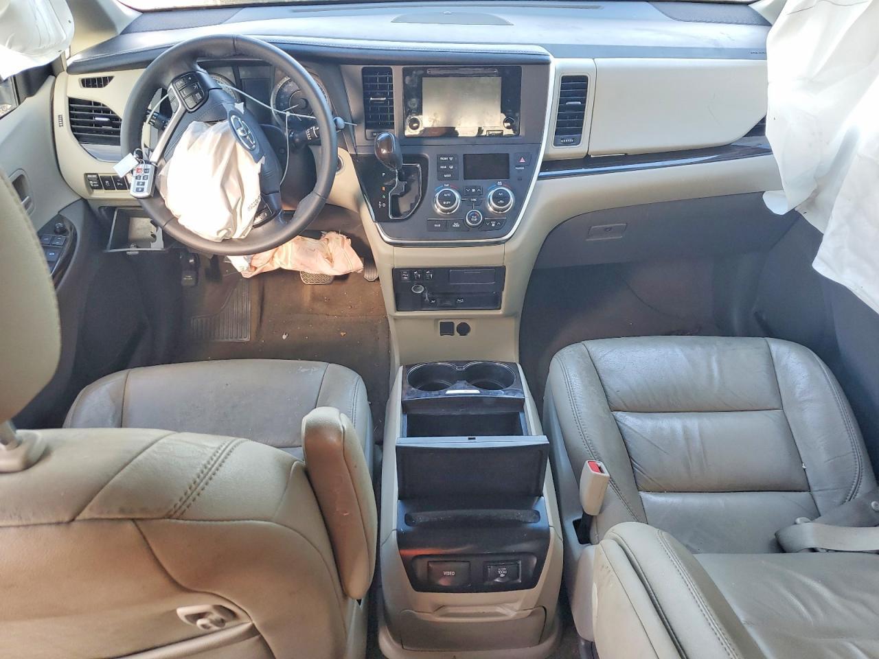 2017 TOYOTA SIENNA