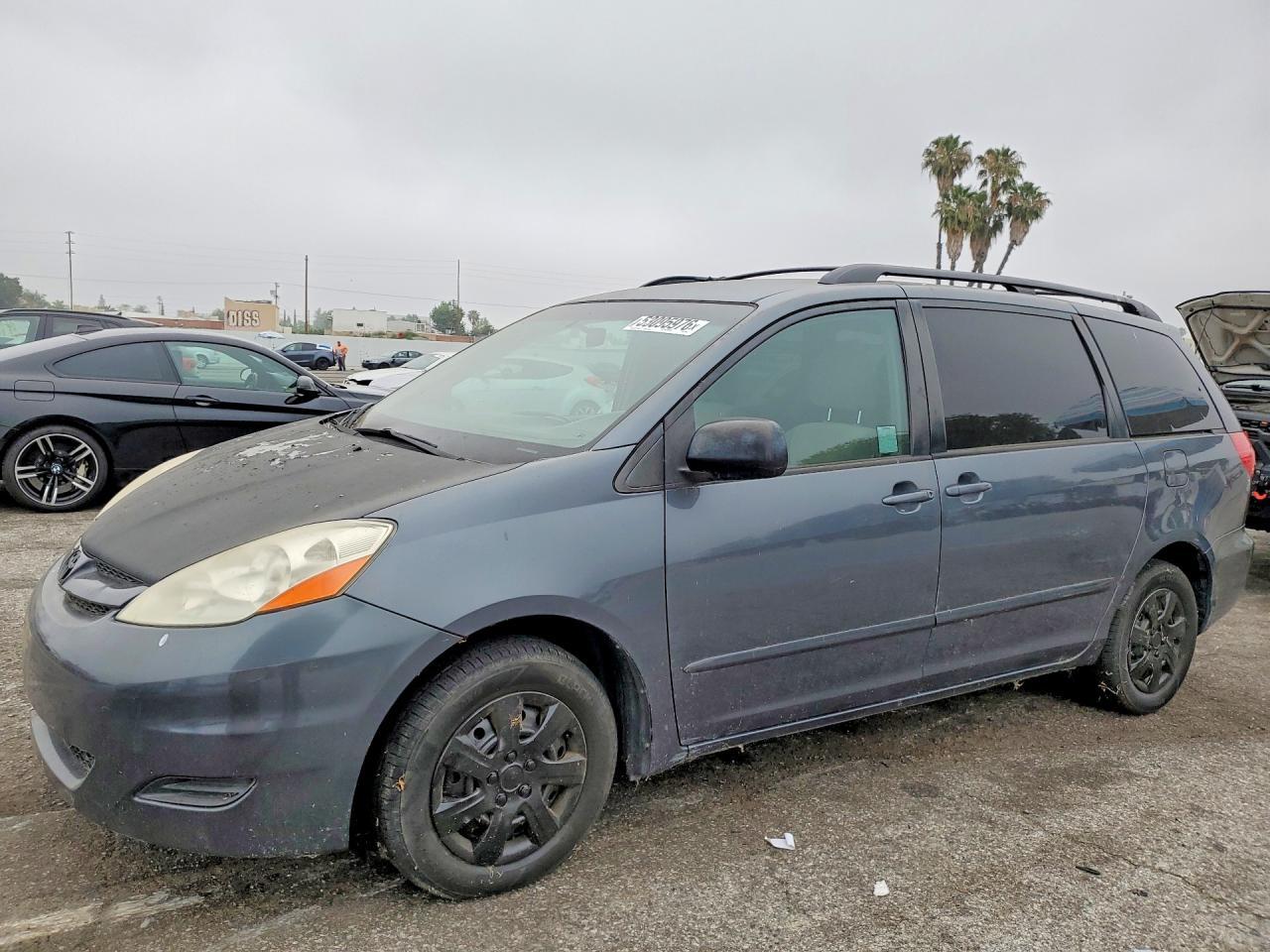 2009 TOYOTA SIENNA