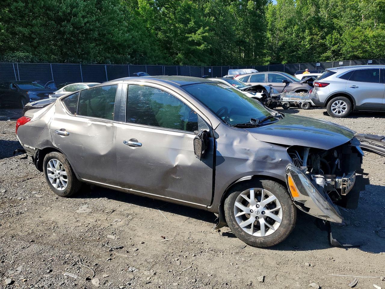 2017 NISSAN VERSA