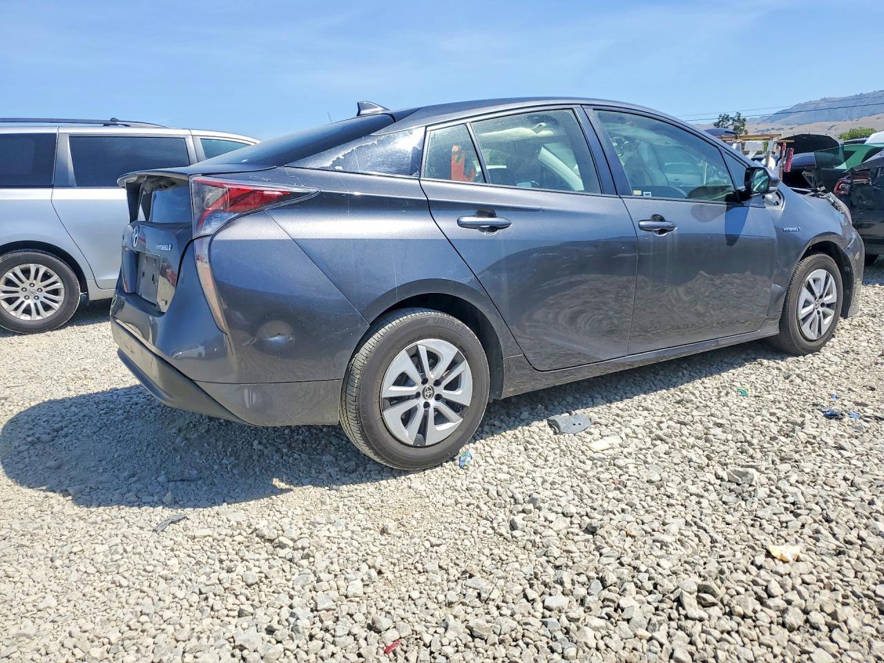 2016 TOYOTA PRIUS