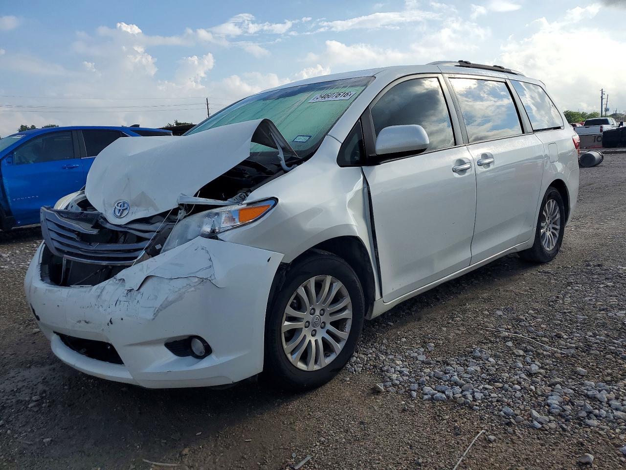 2017 TOYOTA SIENNA
