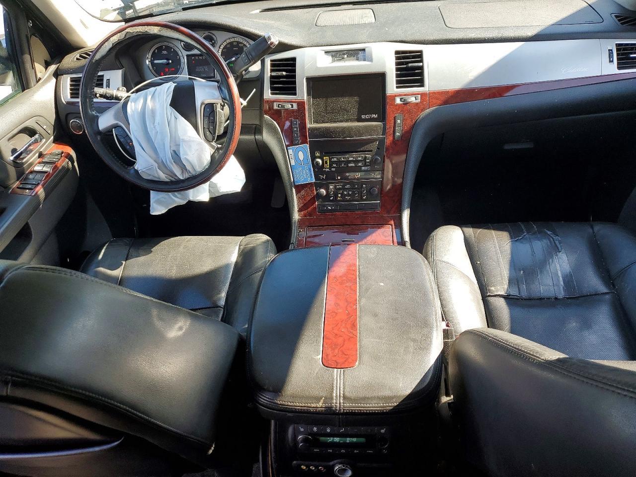 2011 CADILLAC Escalade ESV