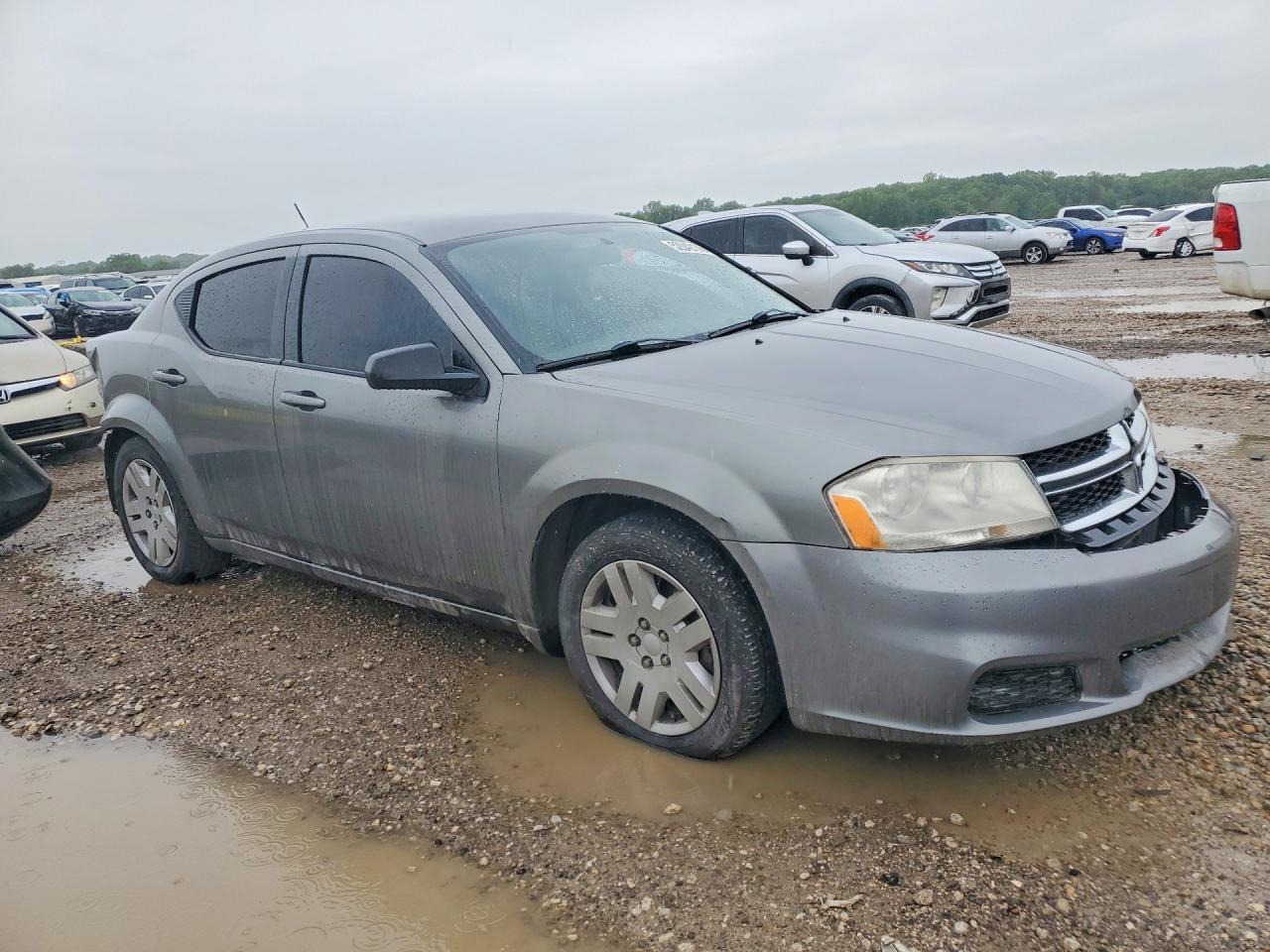 2013 DODGE Avenger