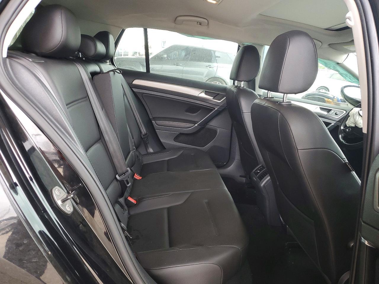 2017 VOLKSWAGEN GOLF