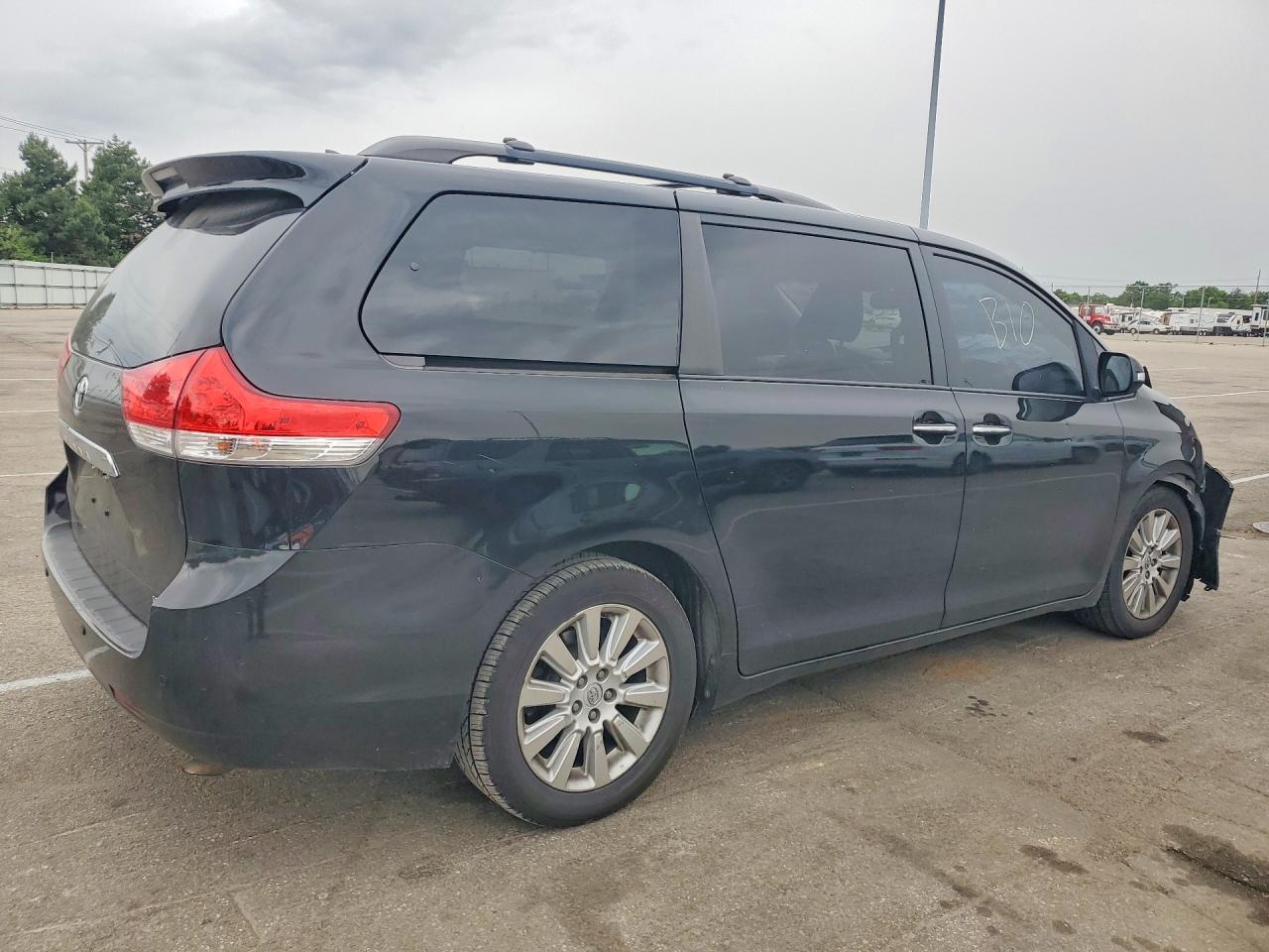 2014 TOYOTA SIENNA
