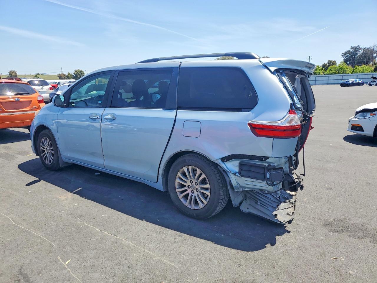 2017 TOYOTA SIENNA
