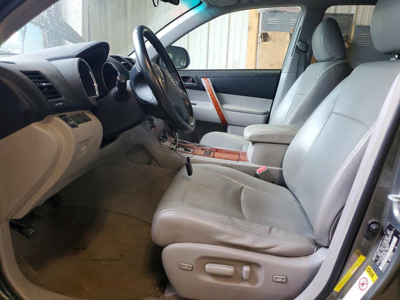 2010 TOYOTA HIGHLANDER