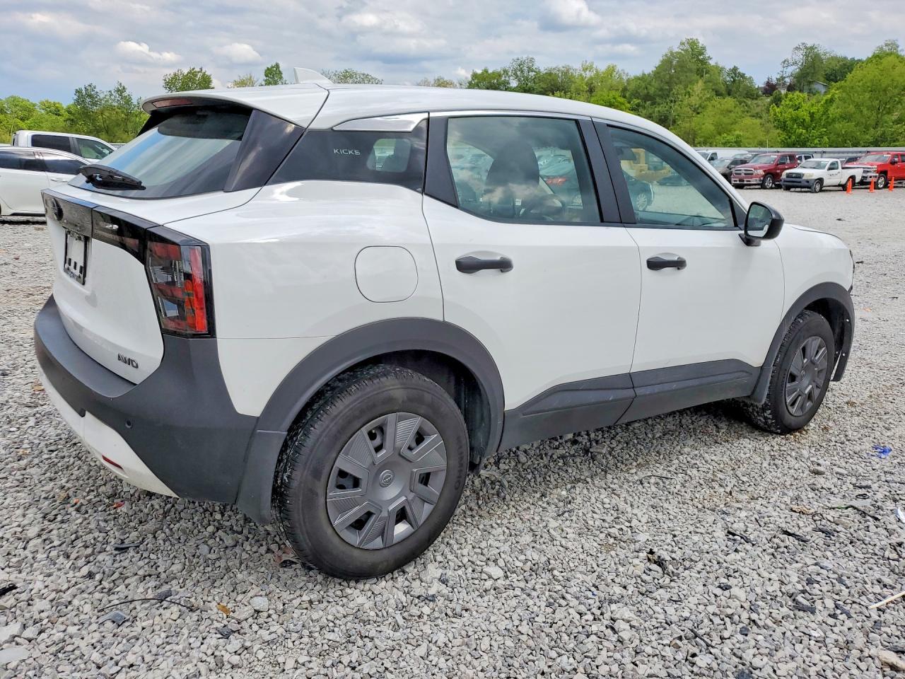 2025 NISSAN KICKS